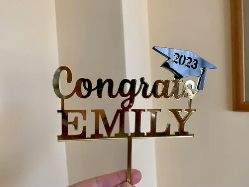 Vista 5 de Decoración personalizada para pastel de felicitaciones con nombre personalizado para decoraciones de fiesta de graduación de último año 2025, clase