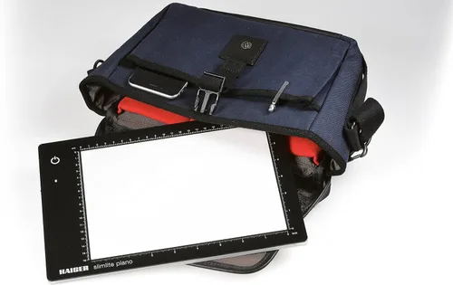 Vista 3 de Kaiser Slimlite Plano 5000K 8x11 Batería/AC Lightbox con cable USB y adaptador de carga