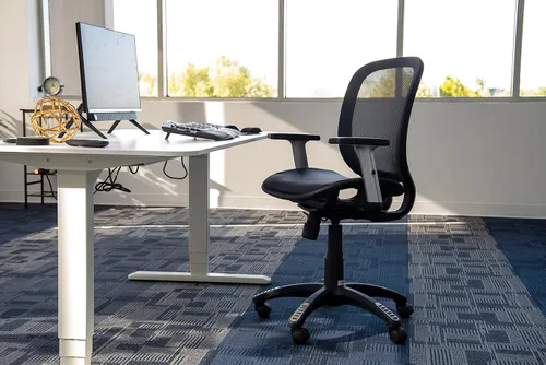 Vista 4 de Silla de oficina ergonómica, silla de oficina, soporte lumbar, silla de oficina de malla con respaldo medio con reposabrazos ajustables, silla
