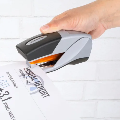 Vista 7 de Swingline Engrapadora, engrapadora de escritorio, tamaño compacto, capacidad de 25 hojas, Optima 25 Esfuerzo reducido, naranja/gris (66412)
