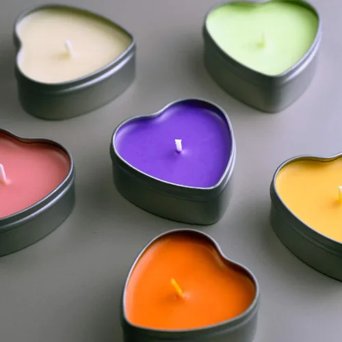 Vista 7 de Velas perfumadas de cera de soja con forma de corazón, 6 unidades Lata de viaje de metal plateado de 6 horas de tiempo de combustión para spa
