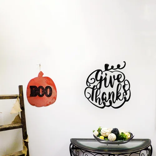 Vista 2 de Give Thanks Pumpkin - Arte de pared de metal - 18" X 18" - Negro
