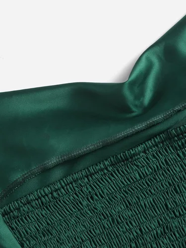Vista 4 de SheIn Camiseta corta de satén con cuello halter y espalda fruncida para mujer