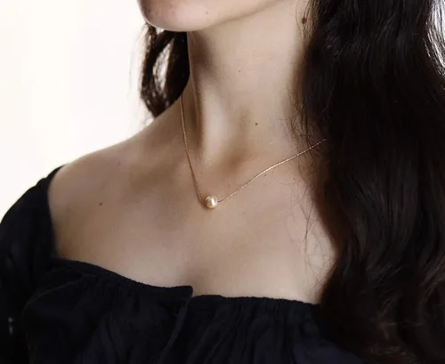 Vista 5 de Collar de hija relleno de oro de mamá o papá, collar clásico de perlas blancas con mensaje significativo, listo para regalar