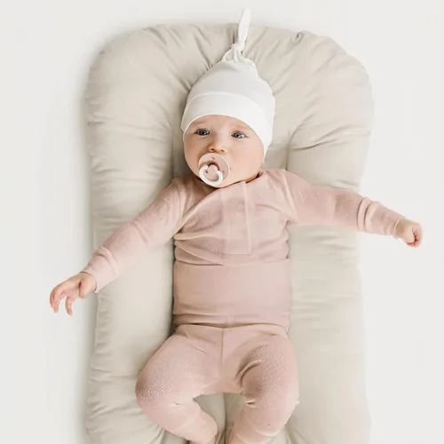 Vista 3 de Konssy Paquete de 8 gorros para bebé recién nacido, gorros suaves para bebés y niñas de 0 a 6 meses
