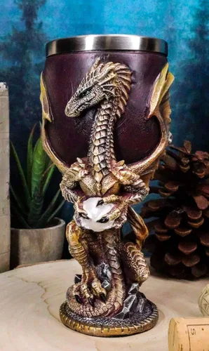 Vista 9 de Ebros Gift Maroon And Gold Legendario Dragón Wyvern Sosteniendo Huevo Beber Vino Copa Cáliz Bebida Copa Calabozos Y Dragones Acento Renacentista