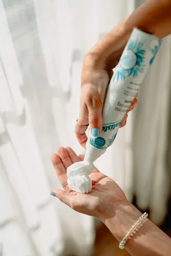 Vista 7 de Batiste - Espuma limpiadora sin agua + brillo con leche de coco, 3.6 onzas
