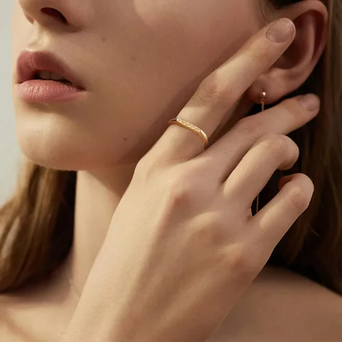 Vista 5 de YeGieonr - Anillo hecho a mano con flores, declaración minimalista y grabado botánico, joyería personalizable y delicada para mujeres y niñas