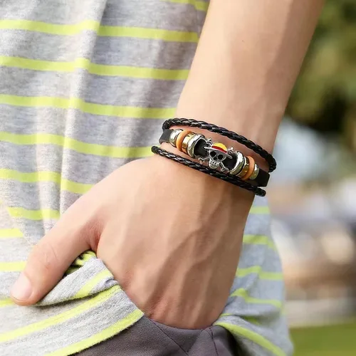 Vista 6 de Nuahyaz Pulseras de cuero de anime Sombrero de paja Luffy cráneo regimiento Pulsera de aleación punk, regalo de joyería de cosplay para fanáticos