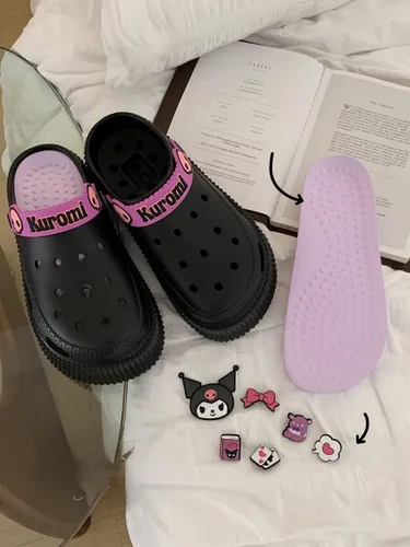 Vista 5 de Lindas pantuflas Kuromi Kawaii de dibujos animados para mujer, sandalias de nube para interiores y exteriores, suaves y cómodas, antideslizantes