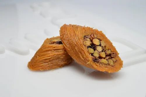 Vista 8 de Baklava Surtido de 4 libras – Auténtica caja de regalo de pastelería libanesa, recién horneada diariamente, pequeño postre gourmet, perfecta
